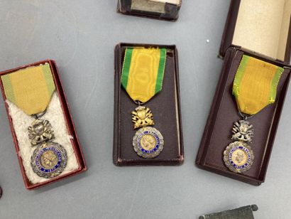 Médaille Militaire 3°République à trophée...