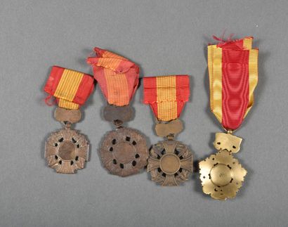 France/VIETNAM. Croix de la VAILLANCE (3),...