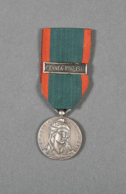 PORTUGAL. Médaille Commémorative, agrafe...