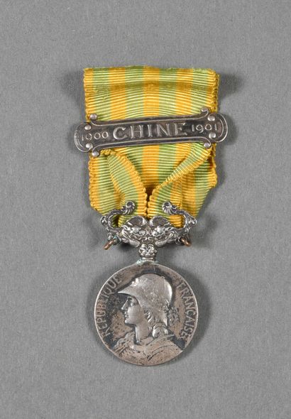 France. Médaille de CHINE 1900/1901, bélière...