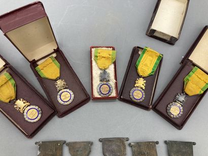 Médaille Militaire 3°République à trophée...
