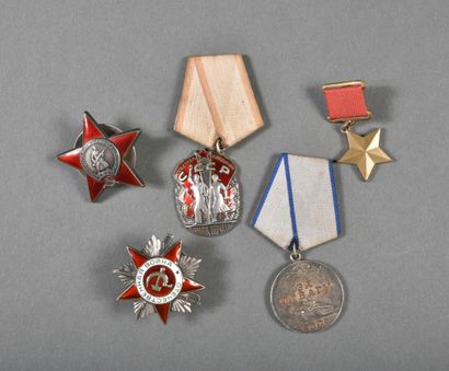 URSS. ORDRES (4) et médaille de la Bravoure,...