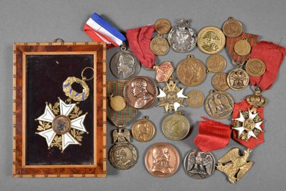 France. EMPIRE, diverses médailles sur le...