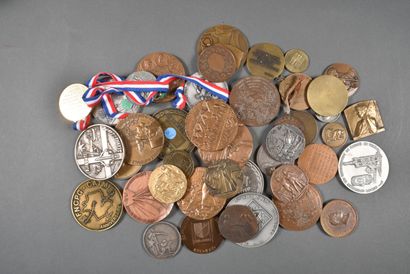 France. Médailles de table à thème militaire...