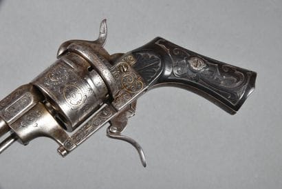 Revolver à broches à 6 coups marqué sur le...