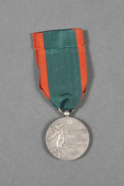 PORTUGAL. Médaille Commémorative, agrafe...
