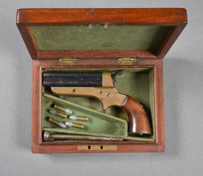 Coffret avec pistolet SHARPS à 4 canons acier...