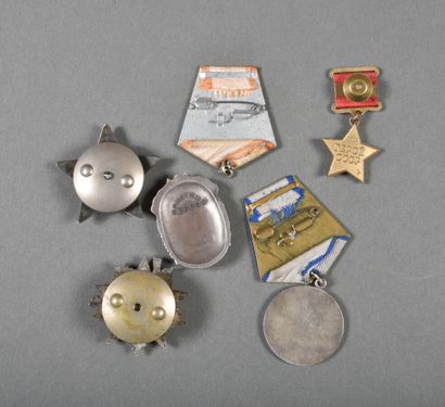 URSS. ORDRES (4) et médaille de la Bravoure,...