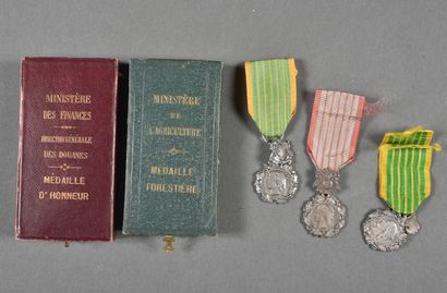 Médailles d'Honneur des DOUANES(1), et des...