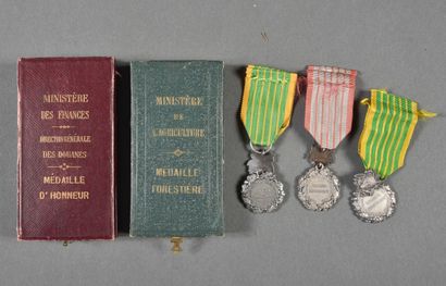 Médailles d'Honneur des DOUANES(1), et des...