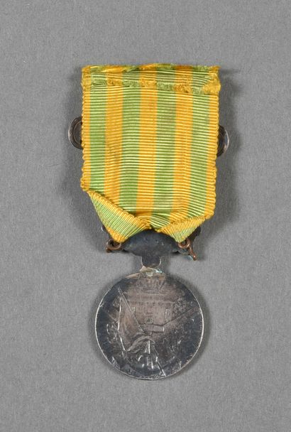 France. Médaille de CHINE 1900/1901, bélière...