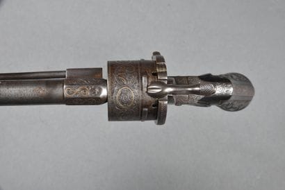 Revolver à broches à 6 coups marqué sur le...