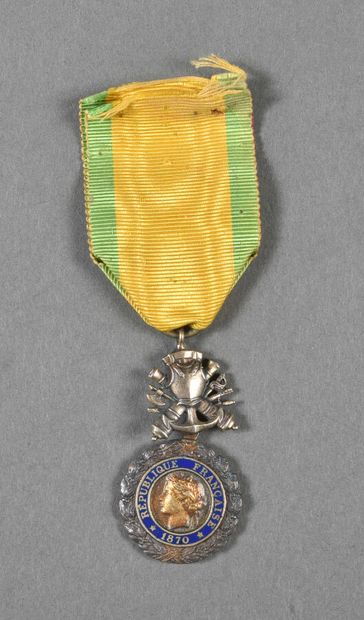 France. Médaille Militaire, trophée au double...