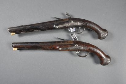 Paire de pistolets demi-arçon à silex à canon...