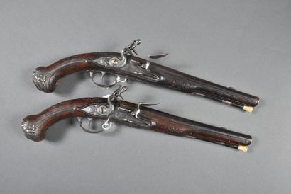Paire de pistolets demi-arçon à silex à canon...
