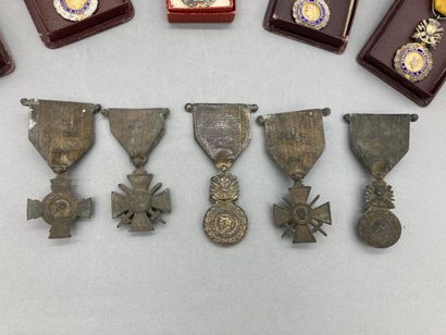 Médaille Militaire 3°République à trophée...
