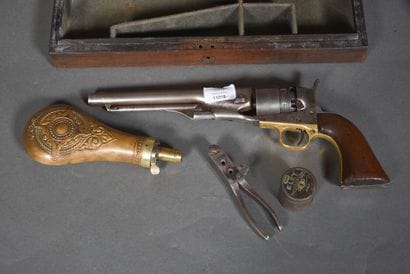Coffret avec un COLT 1860 ARMY à 6 coups...