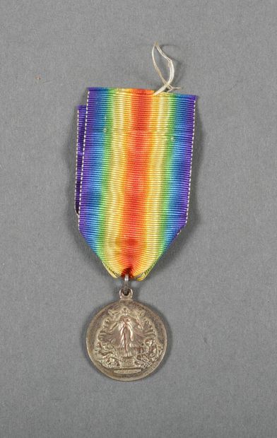 AUSTRALIE. Médaille commémorative de la VICTOIRE,...