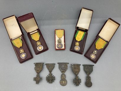 Médaille Militaire 3°République à trophée...