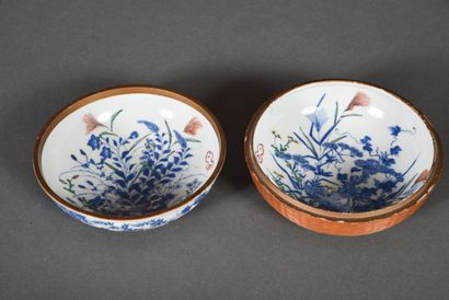 Blue-white porcelain lenticular box with...