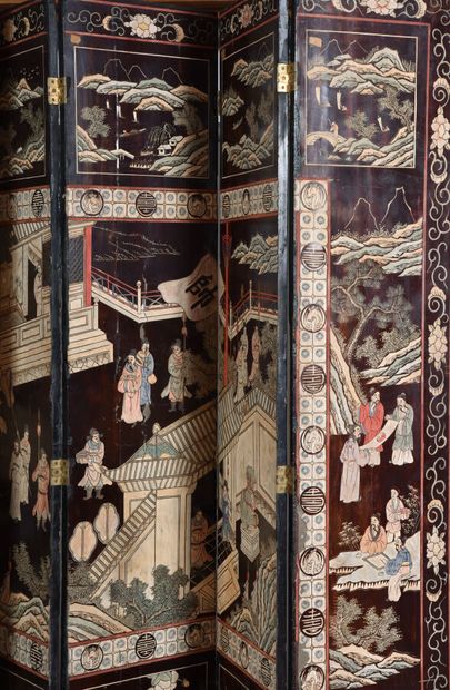 Large eight-leaf lacquered wood screen decorated...