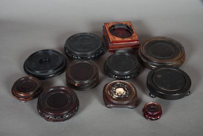 Lot of eleven wooden bases, ten circular...