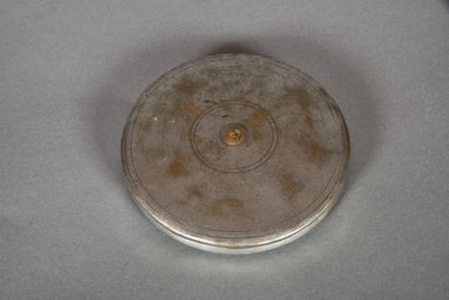 Lot of two Buddhist objects, one in bronze,...