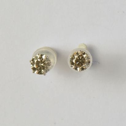 Pair of 18K (750/oo) white gold stud earrings,...