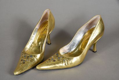 FREE LANCE. Pair of golden leather pumps...