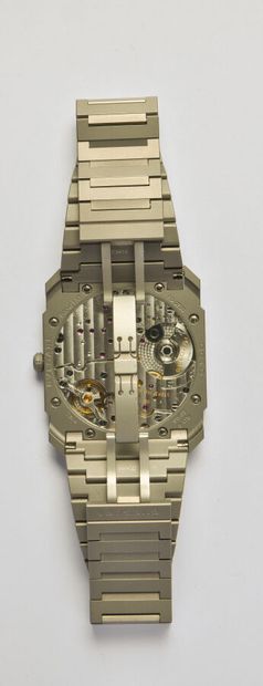 BULGARI: Ultra-flat titanium watch, smooth...