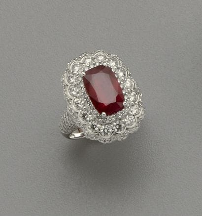 18K (750/oo) white gold ring centered on...