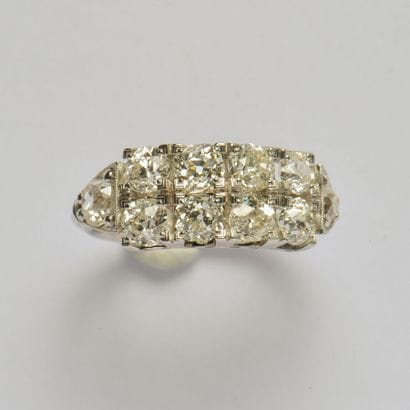 18K (750/oo) white gold ring centered with...