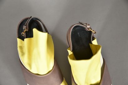 BALENCIAGA - Pair of pumps with yellow and...