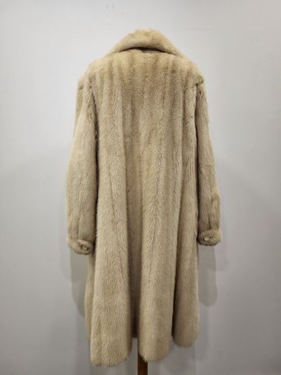 GUY VIDAL.
Long coat in Palomino mink, wide...