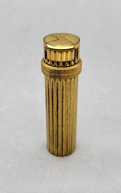 HERMES Paris.
Cylindrical lighter in gilded...