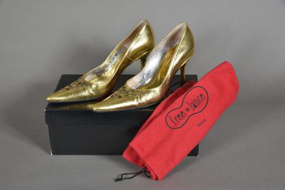 FREE LANCE. Pair of golden leather pumps...