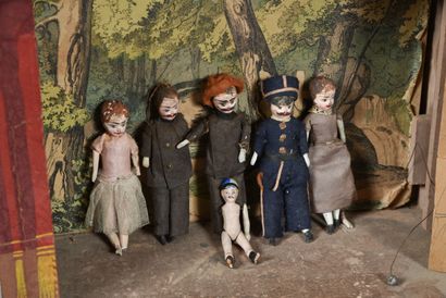 Small portable opera in polychrome wood with...