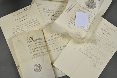 MILITARIA. Ensemble de 9 documents sur la...