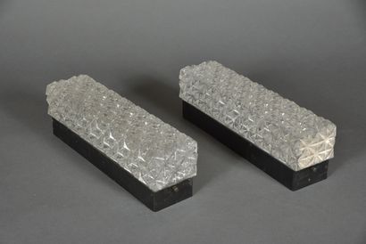 ERCO. 
Paire d'appliques luminaires en verre...
