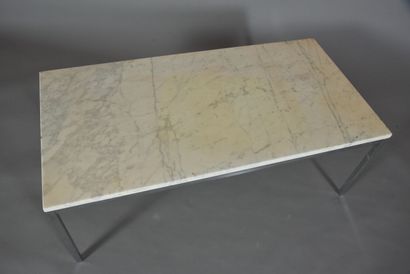 Table basse rectangulaire dans le goût de...