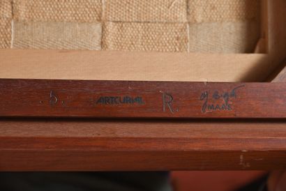 Suite de quatre fauteuils de Guy de Rougemont,...