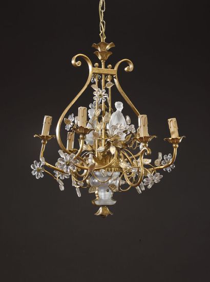 Maison BAGUES. 
Lustre lyre à fleurs en fer...