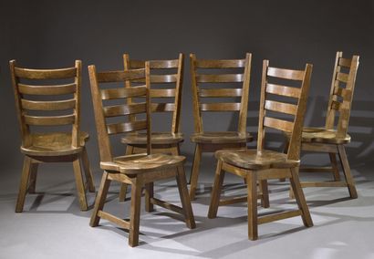Suite de six chaises quadripodes en chêne...