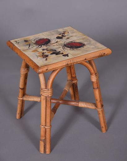 Petite table d'appoint, structure et piètement...