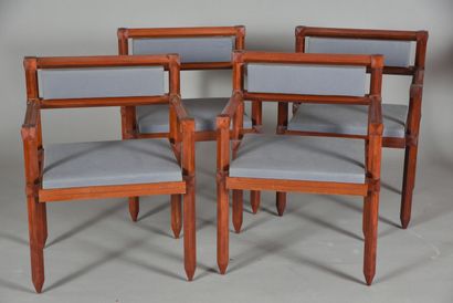Suite de quatre fauteuils de Guy de Rougemont,...