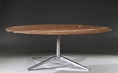 KNOLL INTERNATIONAL. 
Table de déjeuner ovale...