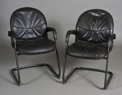 STRAFOR.
Paire de fauteuils visiteurs modèle...