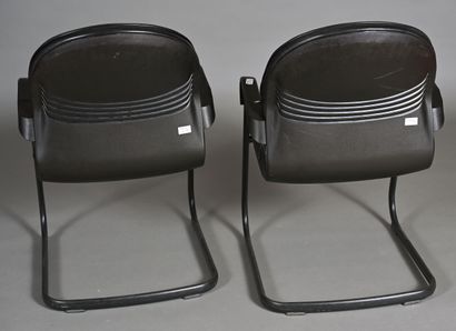STRAFOR.
Paire de fauteuils visiteurs modèle...