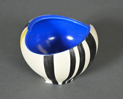 ELCHINGER France. 
Petit vase en céramique...