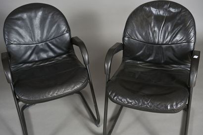 STRAFOR.
Paire de fauteuils visiteurs modèle...